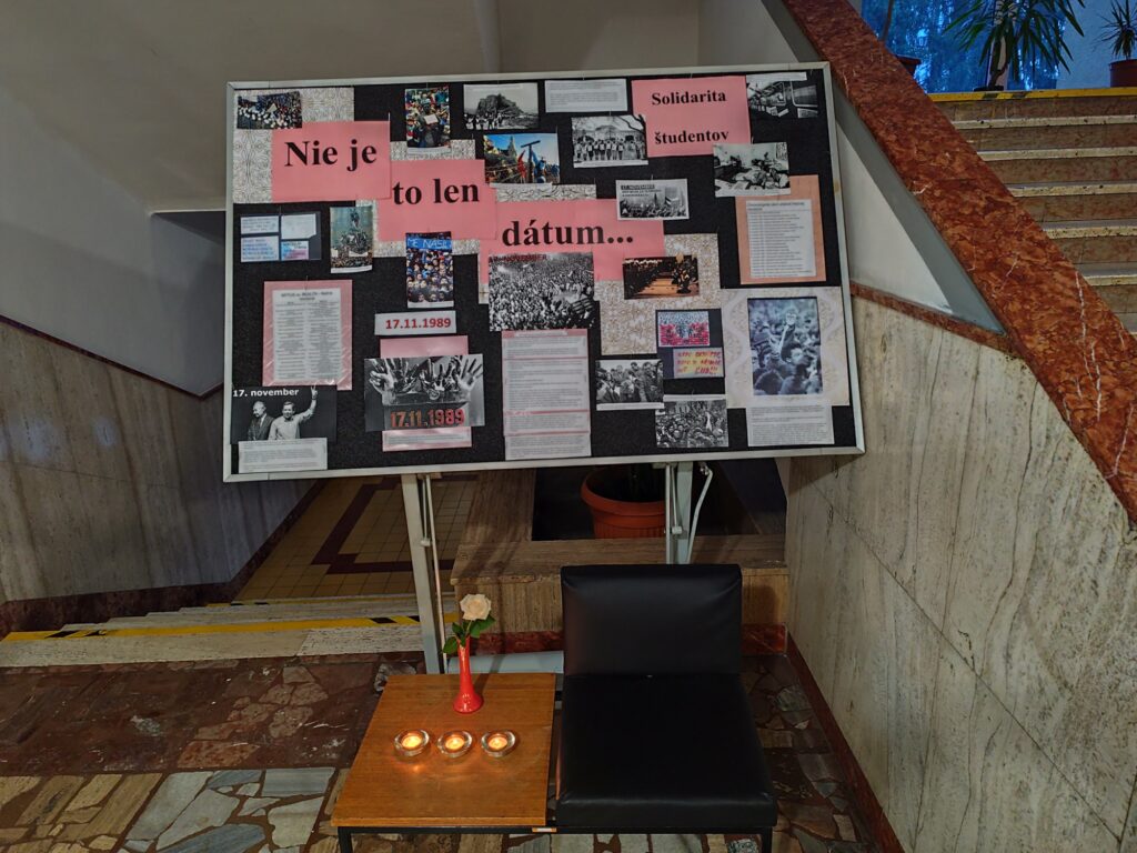 Nástenka vo vestibule