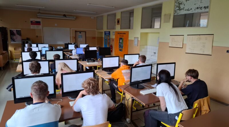 Skúšobná online e-maturita študentov 3. ročníkov